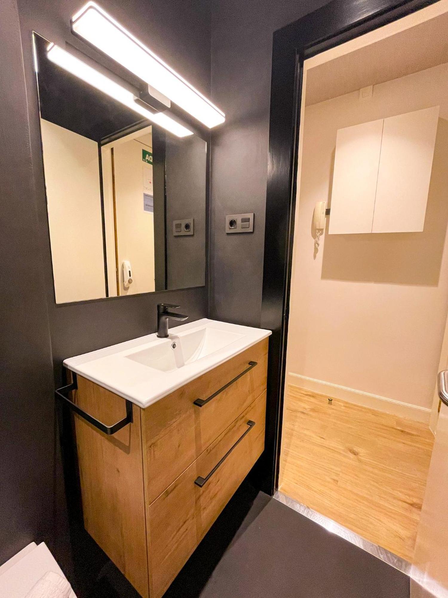 Vivienda Turistica En Bilbao La Vieja Con Wifi Y Parking Appartement Buitenkant foto